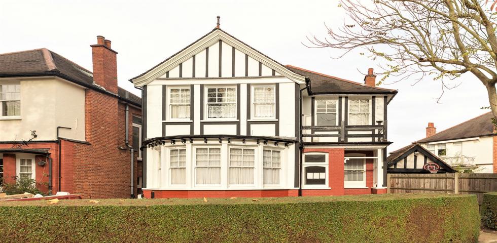 			Studio Apartment, 1 bath, 1 reception Studio			 Dartmouth Road, WILLESDEN GREEN/BRONDESBURY